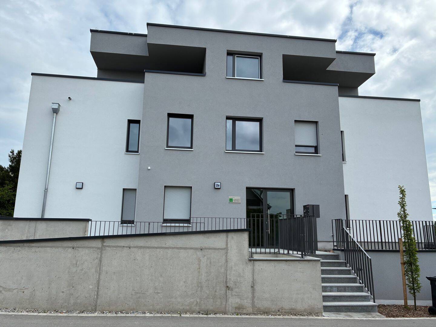 HEGERICH: Wohnträume werden wahr – Stilvolle Neubauwohnung mit sonnigem Balkon, 90574 Roßtal