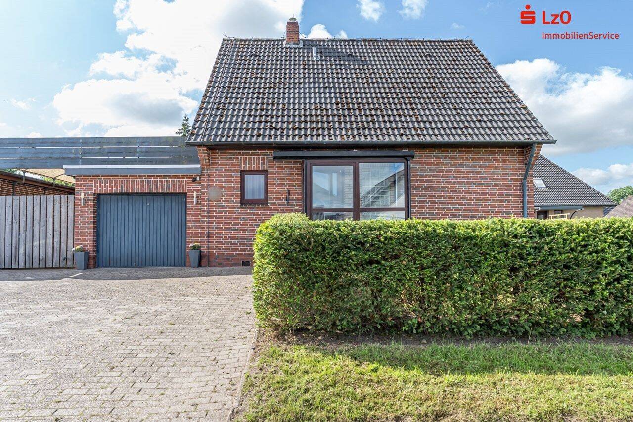 Teilsaniertes Einfamilienhaus in ruhiger Siedlungslage, 26935 Stadland