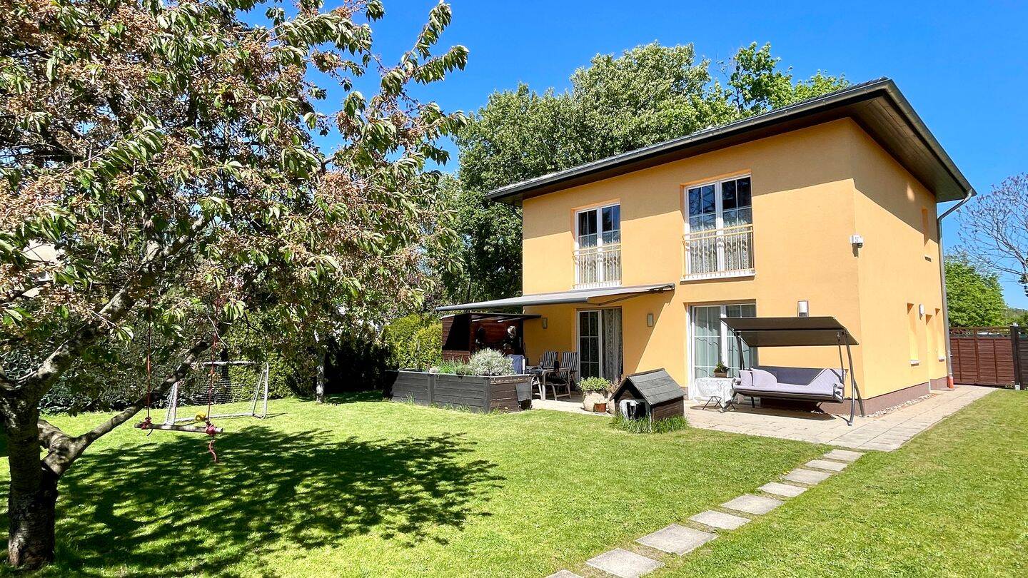 Moderne Stadtvilla in ruhiger Hinterliegerlage mit Energieklasse A+, Wellnessbereich & Gartenidylle, 13051 Berlin (Pankow)