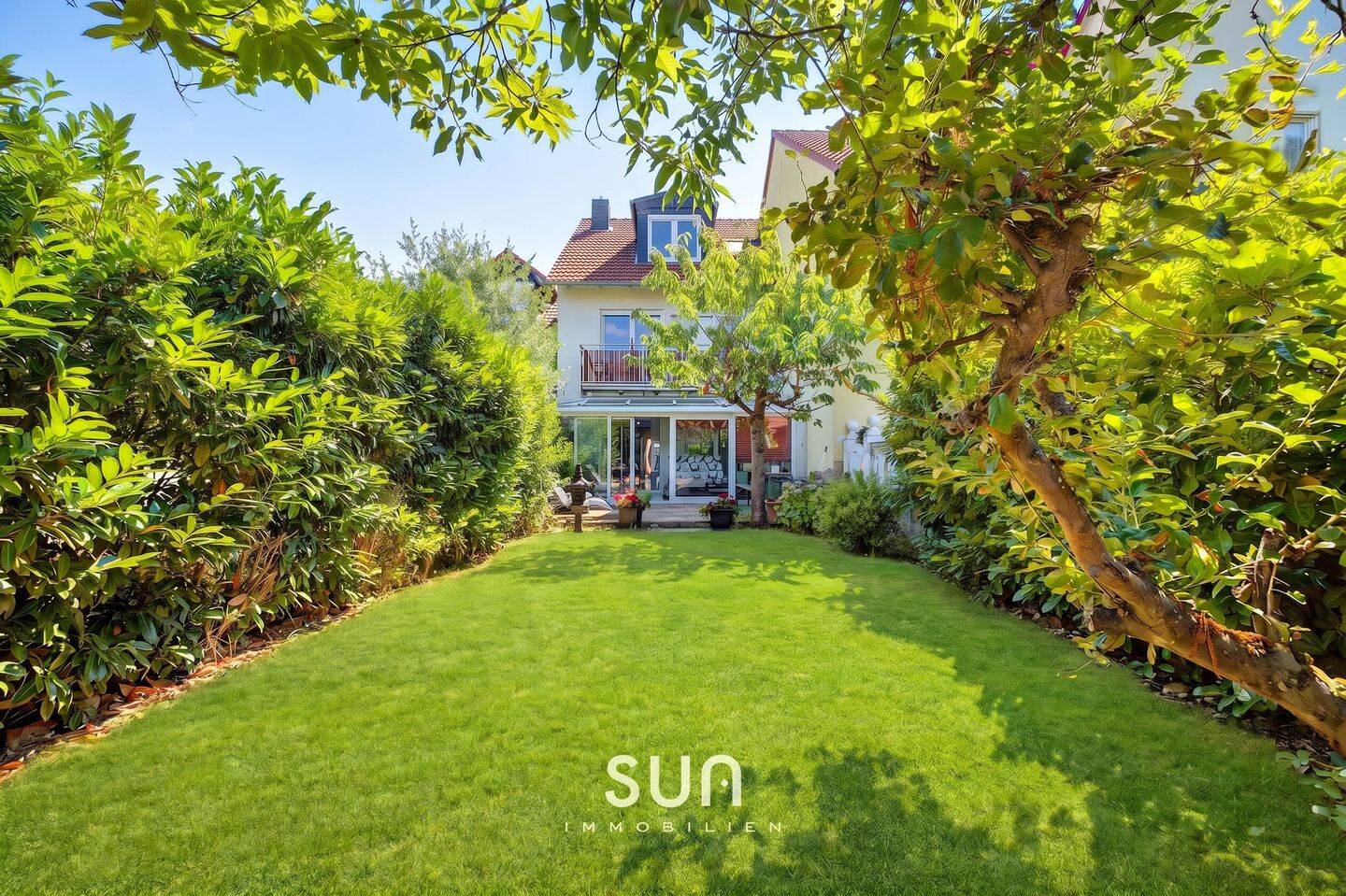 VON GARTENIDYLLE UMGEBEN, VON LANDSCHAFT GEPRÄGT – 151 m² RMH in Feldrandnähe Kalbach-Riedbergs, 60437 Frankfurt am Main