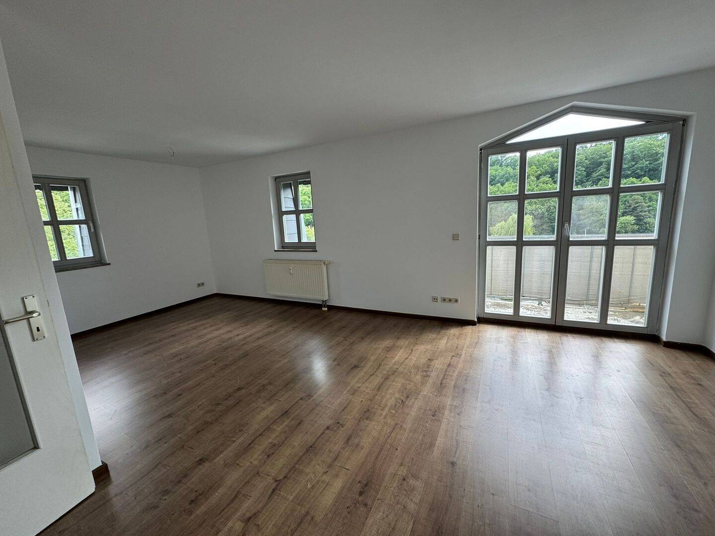 Gemütliche 2-Raum-Dachgeschosswohnung mit Balkon und Tiefgaragenstellplatz, 8468 Reichenbach im Vogtland