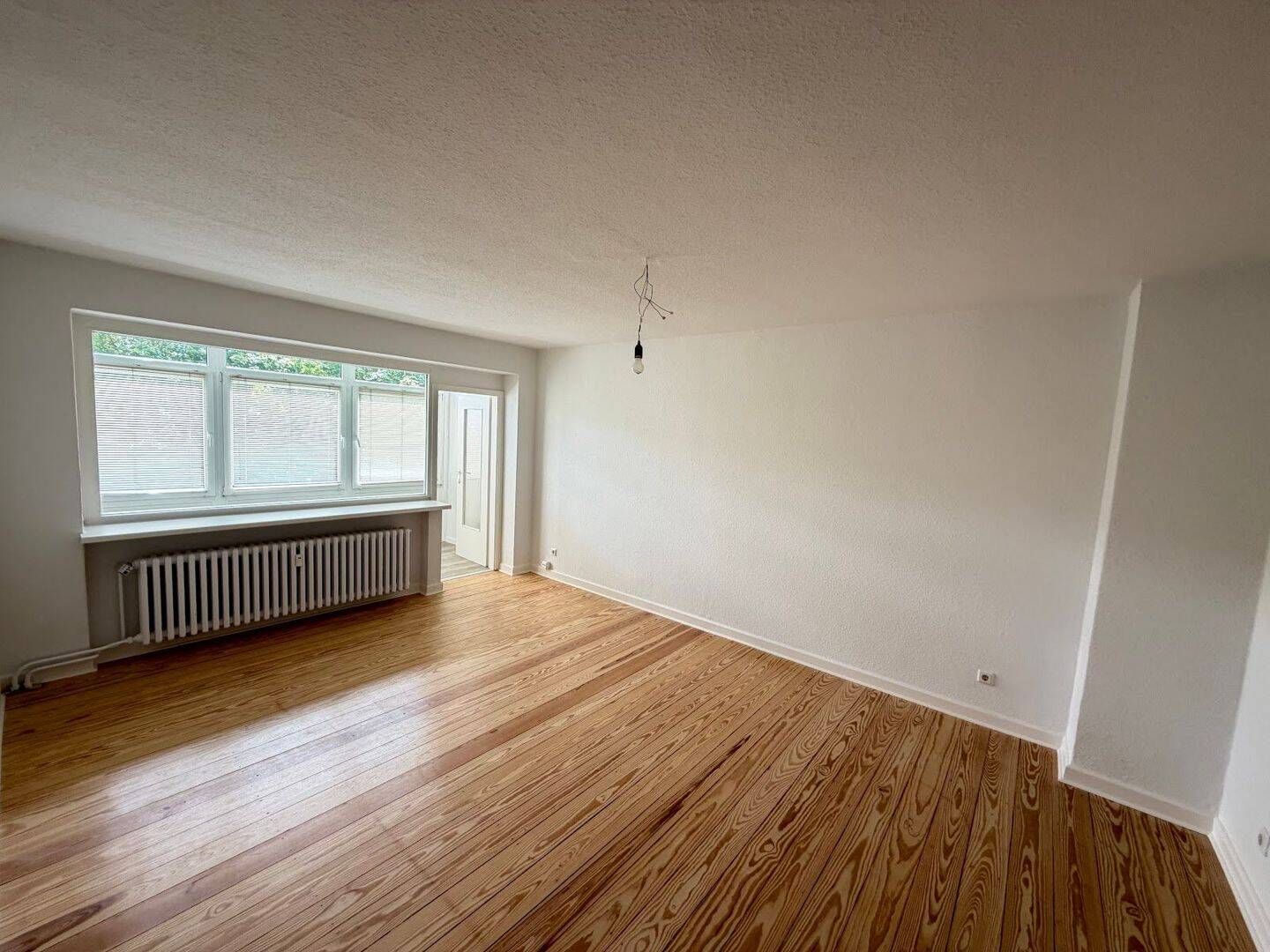 wunderschöne 4 Zimmer Wohnung mit großer Loggia., 24149 Kiel (Neumühlen-Dietrichsdorf)