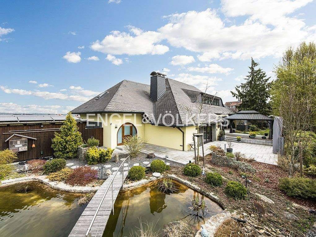 Natur trifft Luxus – Villa mit außergewöhnlicher Außenanlage, 90556 Cadolzburg
