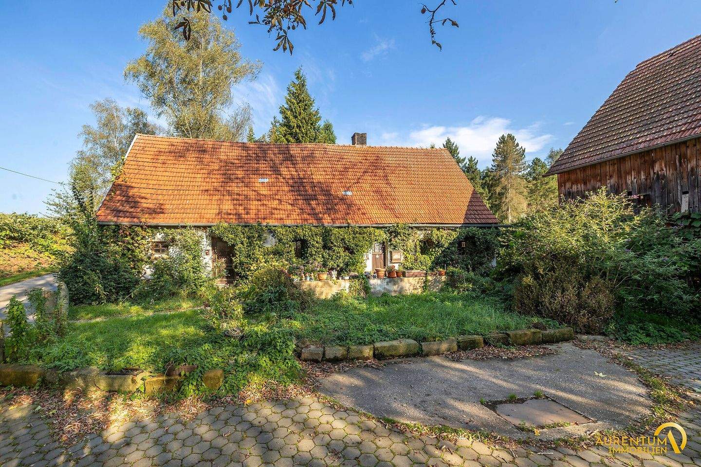 Sanierungsbedürftiges Einfamilienhaus, mit großzügigem Grundstück, zu verkaufen, 92555 Trausnitz