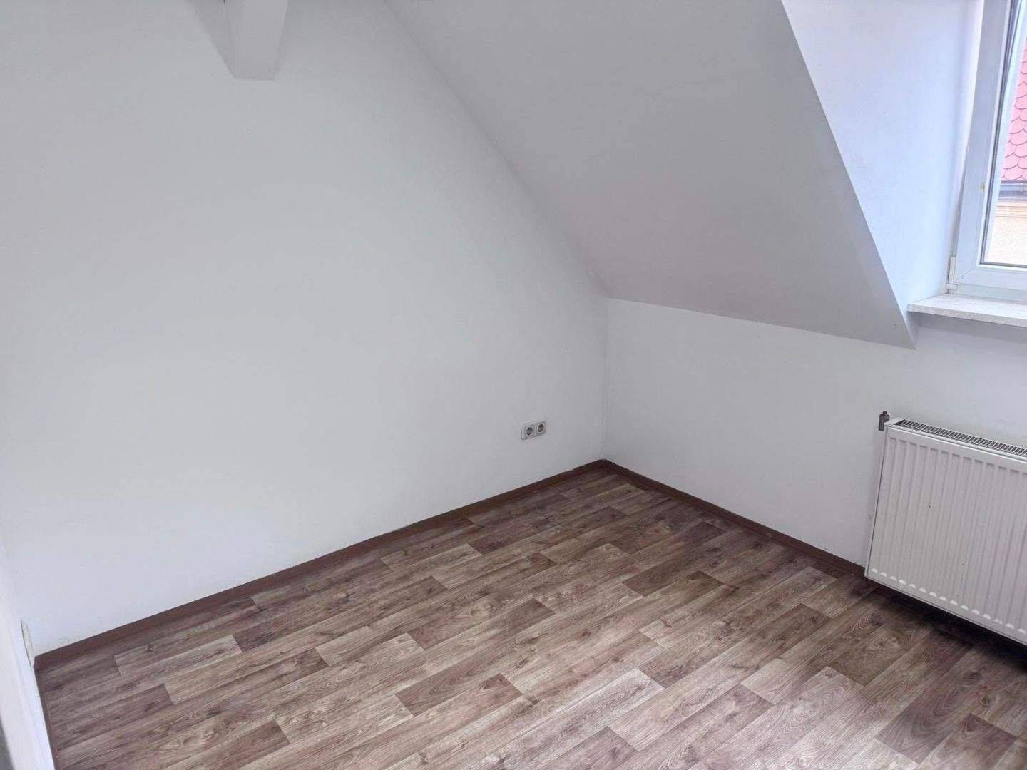 St. Peter ! Nestchen unterm Dach, 1-Zimmer-App., 19 m², Laminat, ohne Balkon, 4.OG ohne Aufzug, 90478 Nürnberg (Dutzendteich Gleißhammer Glockenhof Sankt Peter Zerzabelshof)