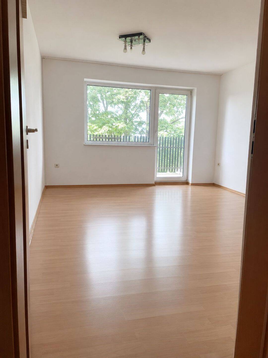 Helle 2 Zimmer in Nürnberg/Dianaplatz.
Nähe Zentrum. Einkaufsmöglichkeiten, Straßenbahn, Buslinien, Kindergarten/ Schule direkt vor der Tür, 90441 Nürnberg (Gibitzenhof Sandreuth Schweinau Werderau)