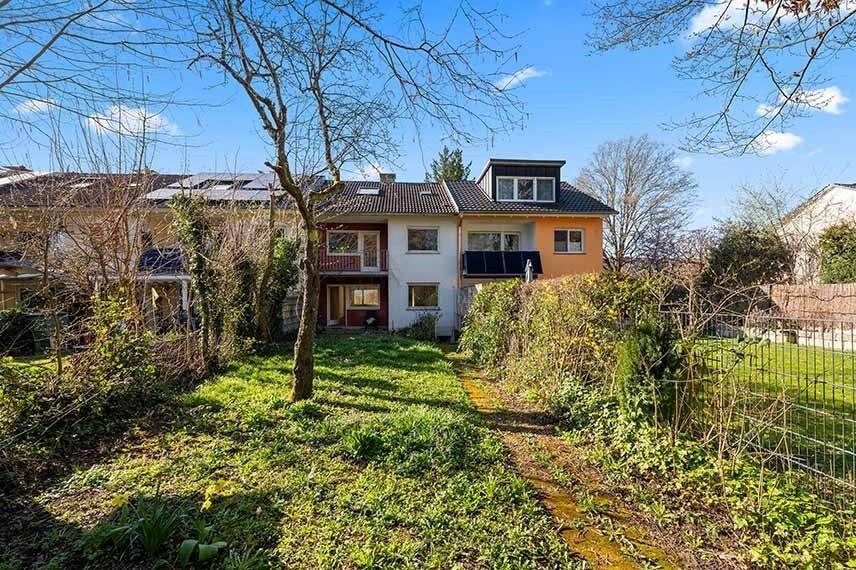 Erbbaugrundstück: Familienhaus mit großem Potenzial in Parklage, 79115 Freiburg im Breisgau