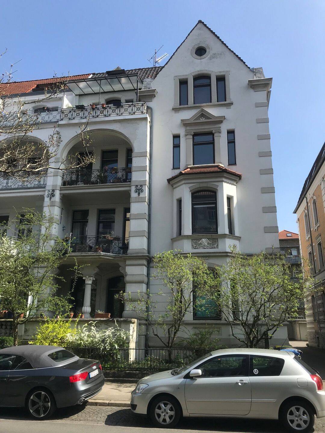 großzügige 6 Zimmer frisch renoviert im Östlichen, Altbaucharme mit Stuck