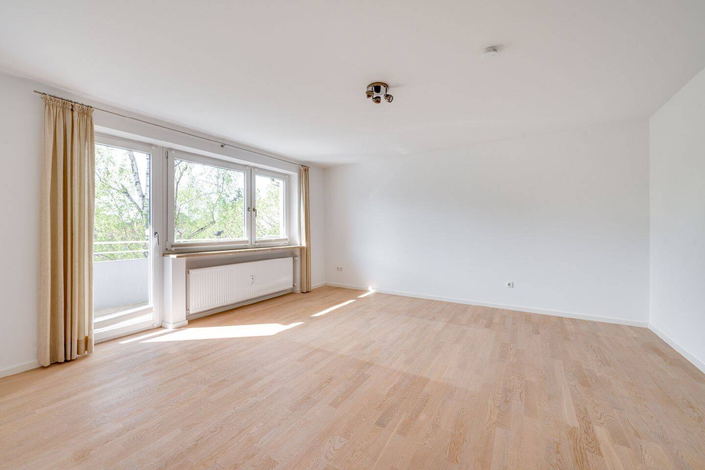 AIGNER – Lichtdurchflutete Wohnung in ruhiger Stadtlage, 80939 München (Milbertshofen-Am Hart Schwabing-Freimann)