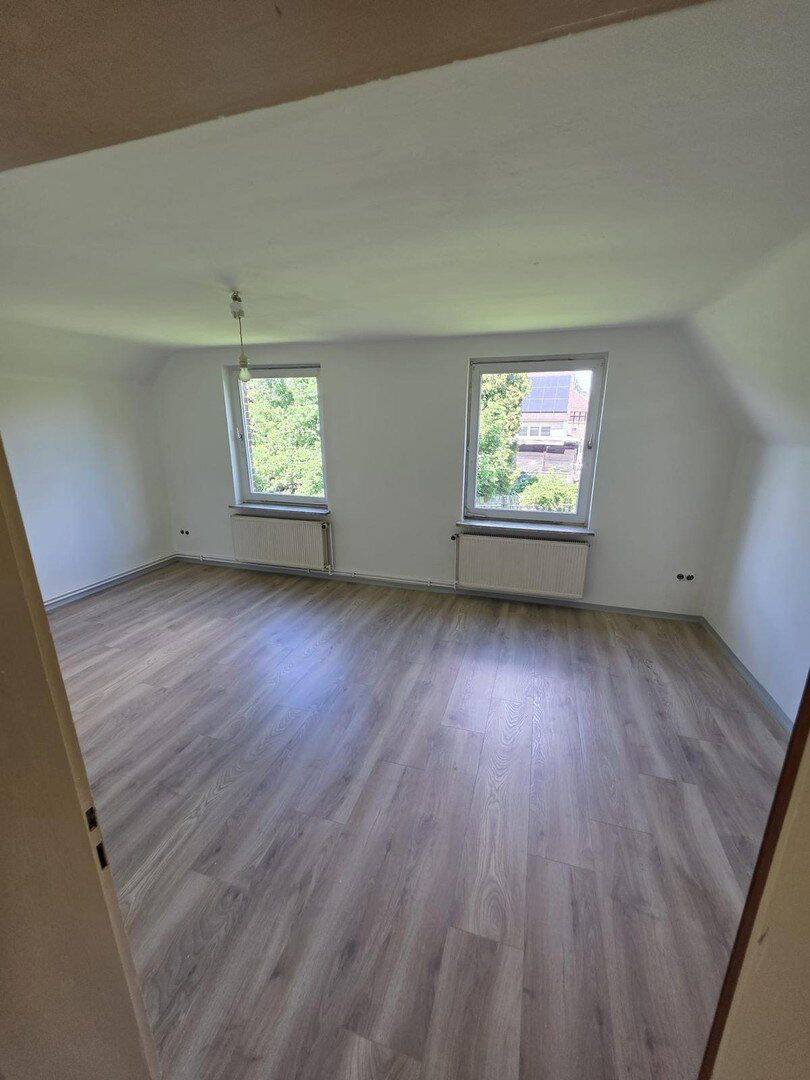 Lichtdurchflutete 2-Zimmer-Wohnung mit kleinem Gartenanteil in Emmerstedt – Neu renoviert, 38350 Helmstedt
