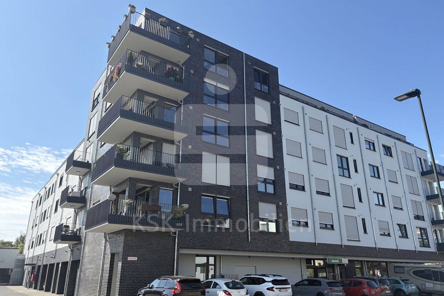 Neuwertige Mietwohnung mit Einbauküche, Balkon und Gemeinschaftsgarten., 50170 Kerpen