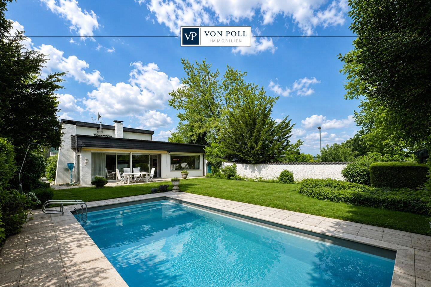 Zeitlose Architektur trifft private Wohlfühloase mit Garten und Pool, 53639 Königswinter