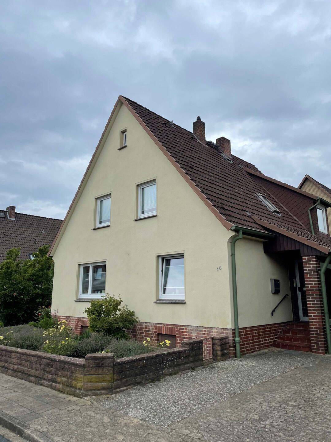 Doppelhaushälfte mit 6 Zimmern und Gartenanteil, 29614 Soltau