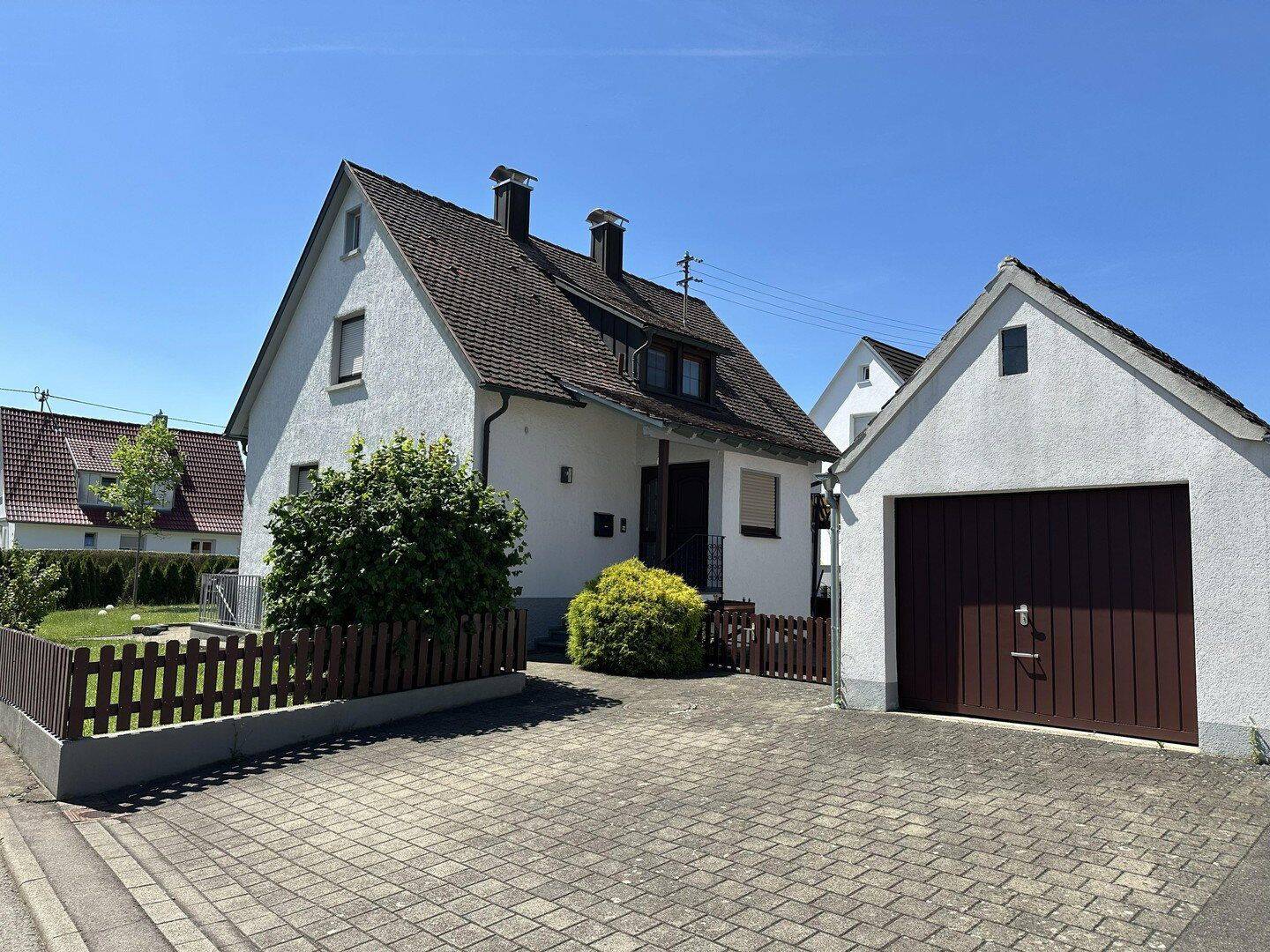 Familienhaus mit Traumgarten, neuer Heiztechnik, großer Garage & Ausbaupotenzial in ruhiger Lage, 88427 Bad Schussenried