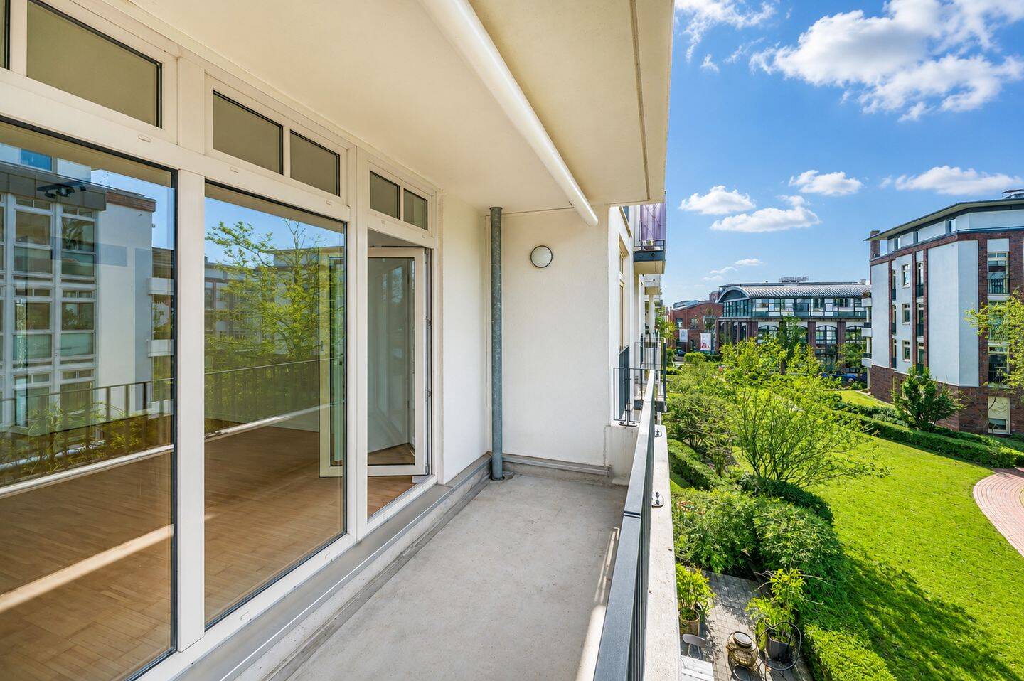 Wohnen an der Marzipanfabrik: 5-Zimmer-Wohnung mit bodentiefen Fenstern und zwei Balkonen, 22763 Hamburg (Altona Othmarschen Ottensen)
