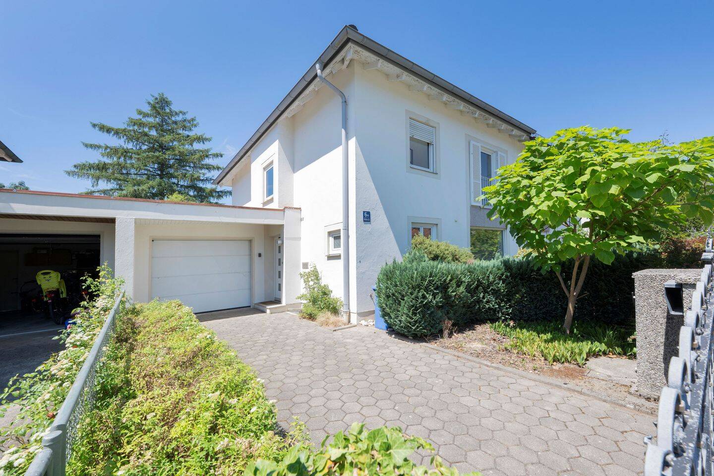 Moderne Doppelhaushälfte auf real geteiltem Grundstück in Allach-Untermenzing, 80997 München (Allach-Untermenzing Moosach Pasing-Obermenzing)