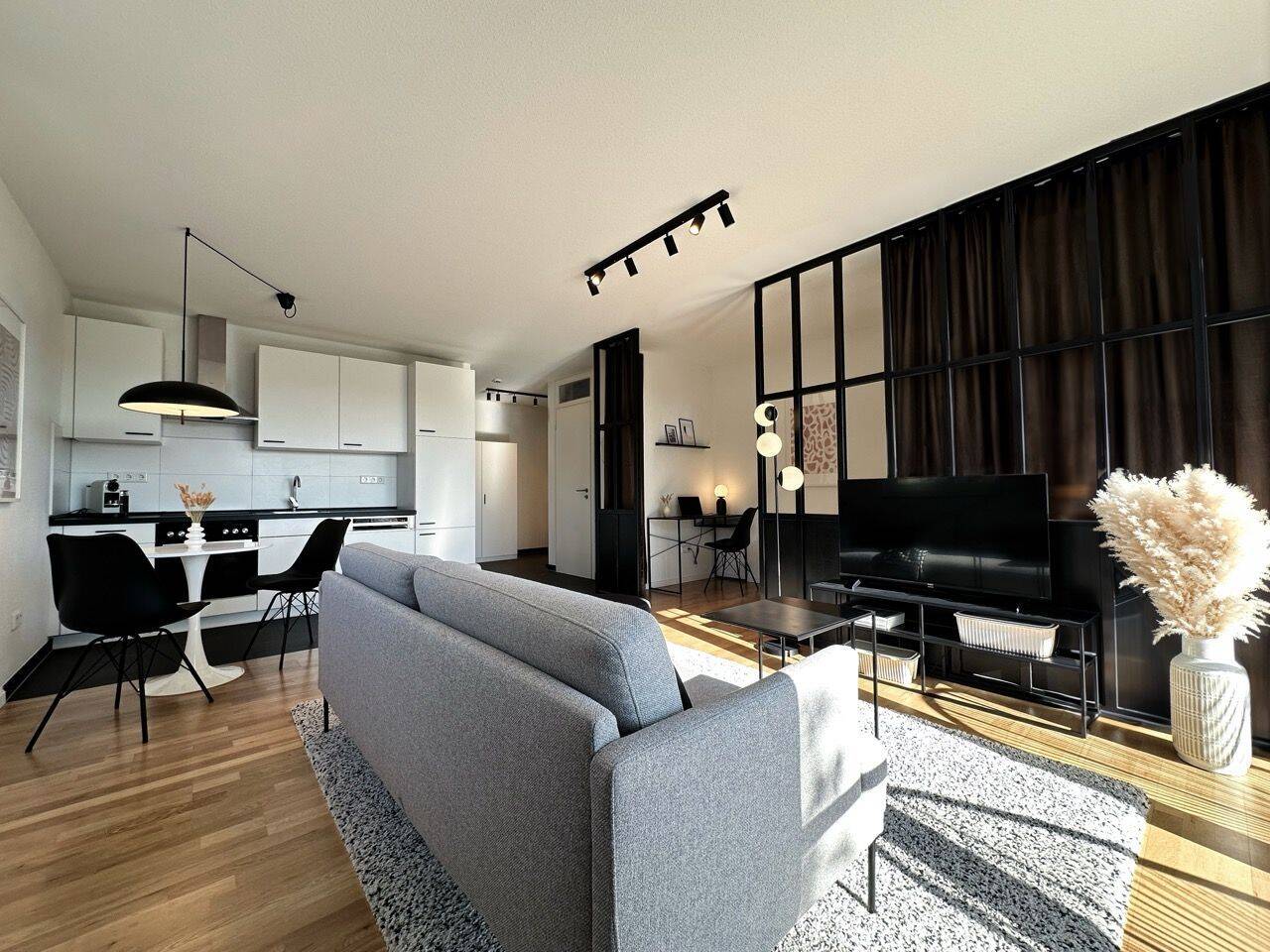 Modern eingerichtetes, vollmöbliertes Apartment in zentraler Lage mit Stellplatz, 64295 Darmstadt (Darmstadt)
