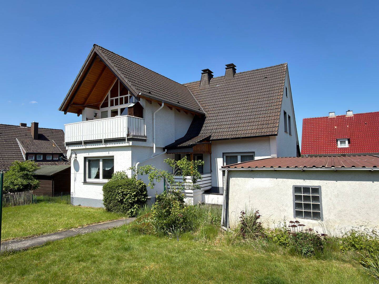 Gepflegtes Zweifamilienhaus mit großem Garten, viel Platz und einer wunderschönen Fensterfront, 59581 Warstein