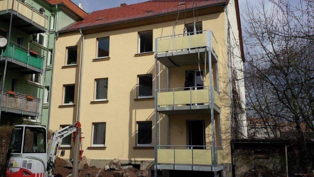 Schönes 3 Familienhaus mit ausbaufähigem DG in ruhiger, südlicher Stadtrandlage, 1237 Dresden