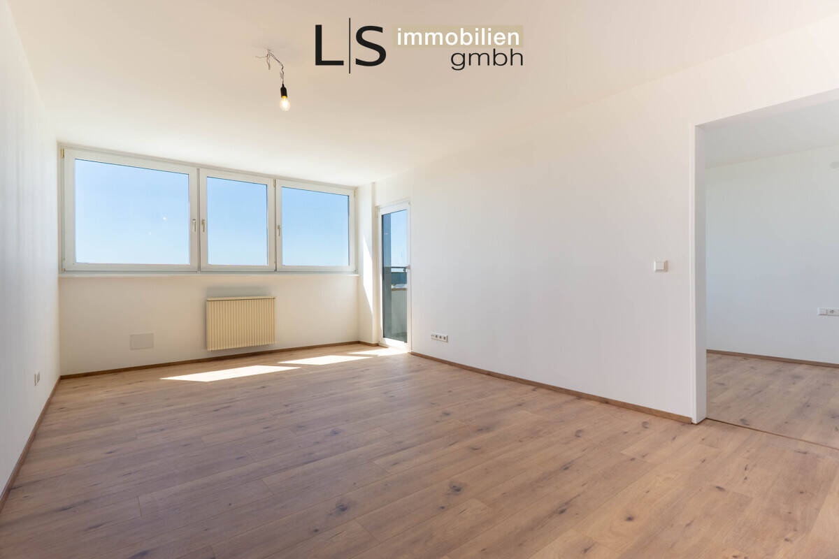 *Saniert* Attraktive 2-Zimmer-Wohnung mit Süd-Balkon & Aussicht über Korber Höhe + KFZ-Stellplatz!, 71334 Waiblingen