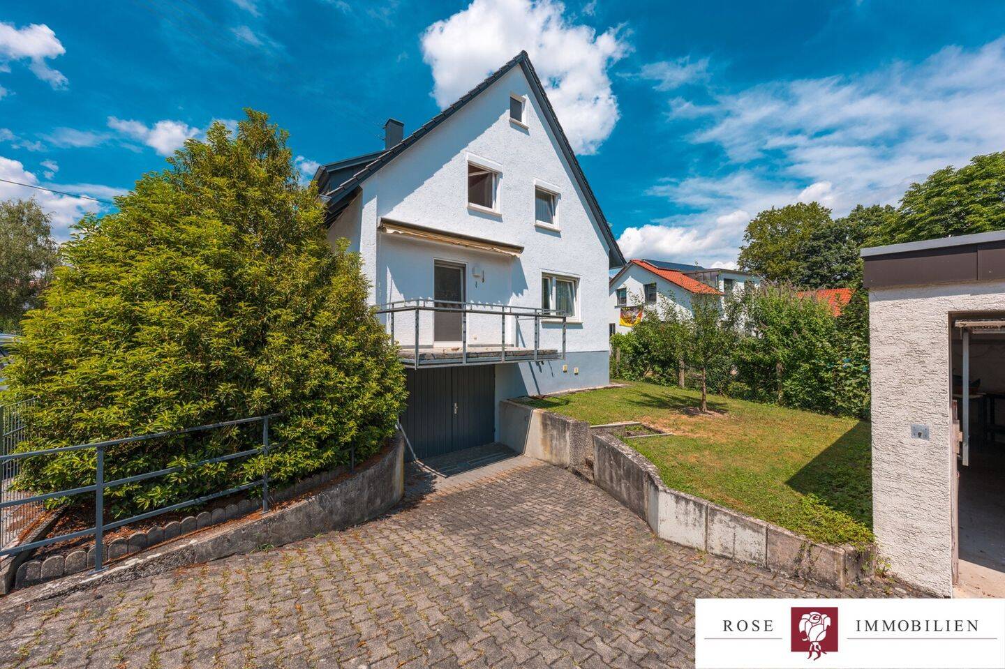 Leerstehendes Ein- oder Zweifamilienhaus mit Doppelgarage in bester Lage von Leutenbach, 71397 Leutenbach