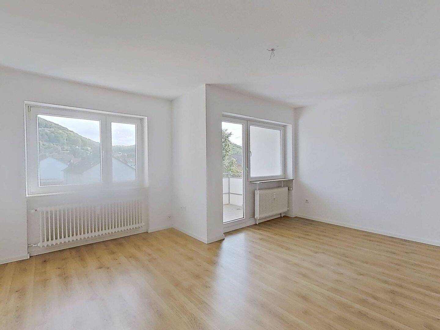 **VOLLSTÄNDIG SANIERT: Helle 3-Zimmer-Wohnung mit BALKON und einem modernen Ambiente**, 32676 Lügde