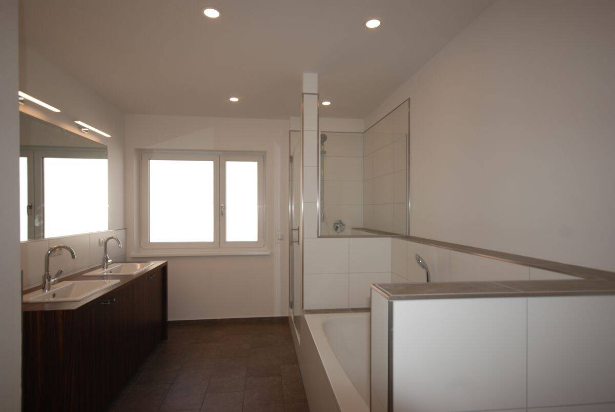 Schmuckstück im Nürnberger Norden-3 Zimmer Wohnung mit Balkon-komplett saniert!, 90408 Nürnberg (Großreuth h. d. Veste Gärten h. d. Veste Maxfeld Nordbahnhof Sankt Johannis)
