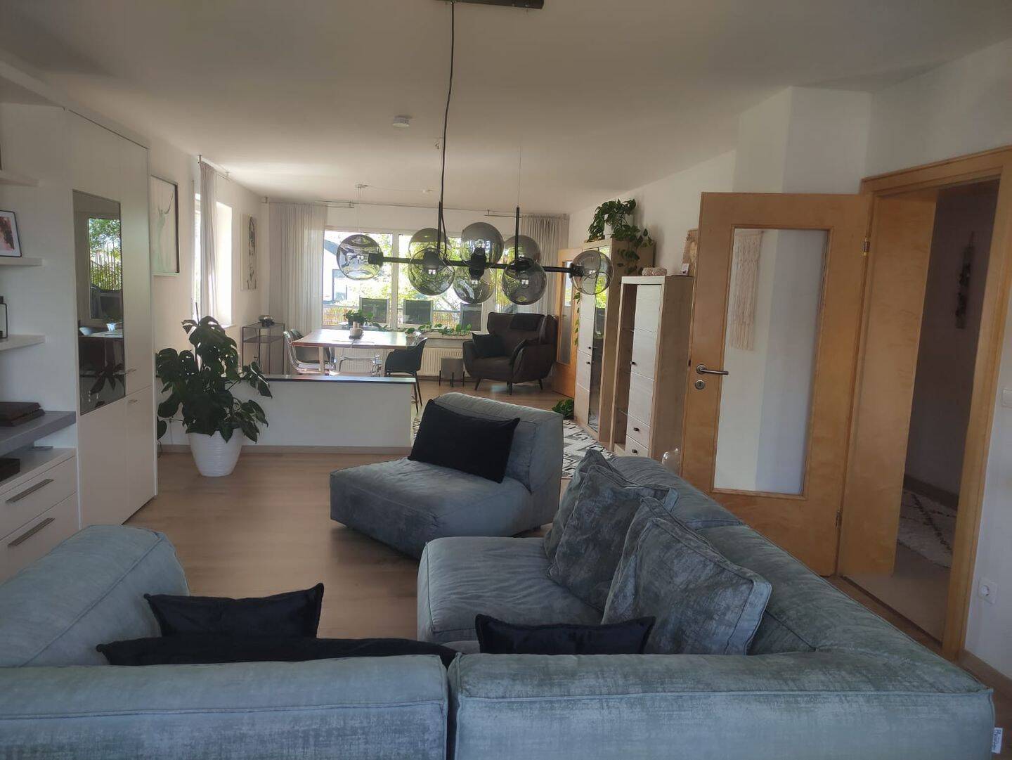 Gepflegte 6-Zimmer-Maisonettewohnung zentrale Wohnlage EBK, 56281 Dörth