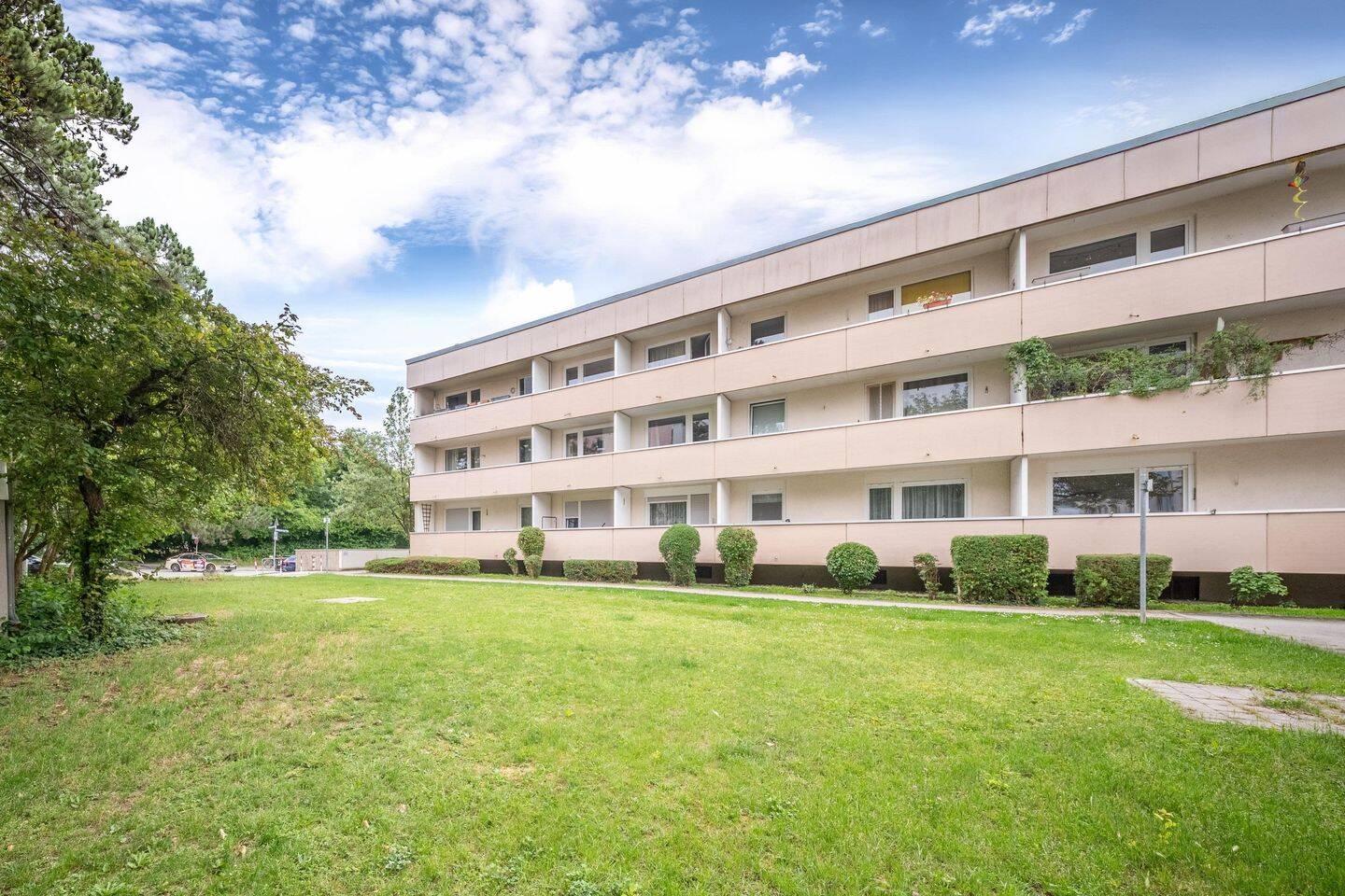 Charmantes Apartment (2. OG) mit großem Balkon, grünem Ausblick und Westpark-Nähe, 80686 München (Laim Sendling-Westpark)