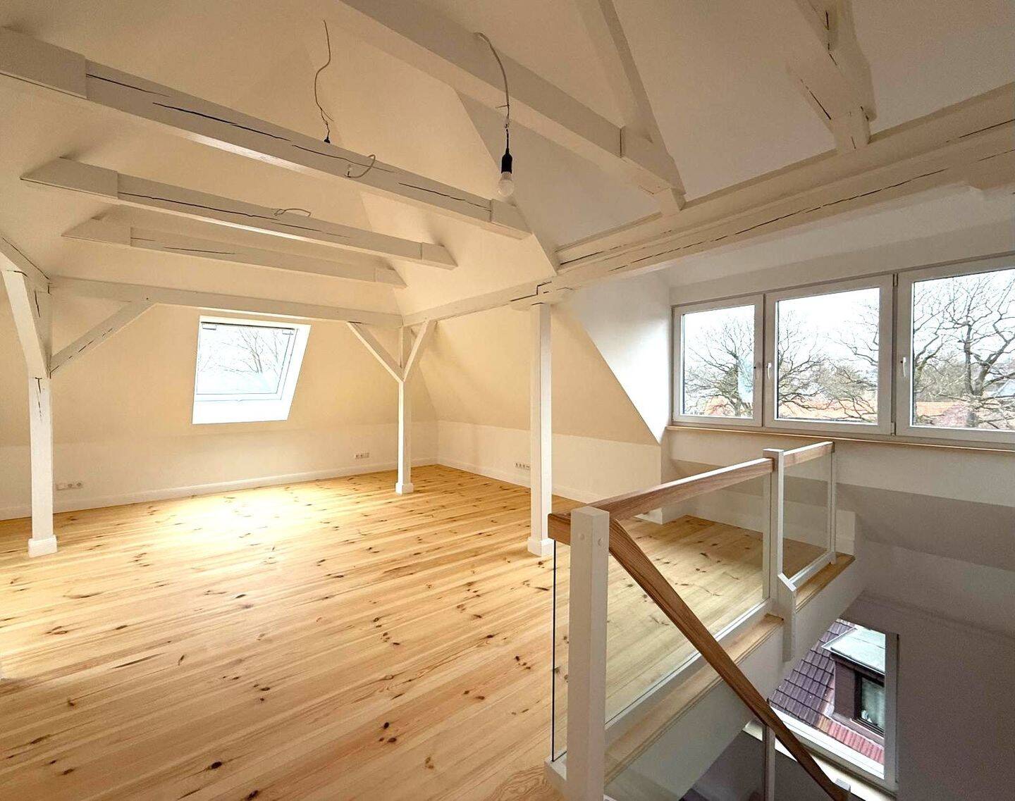 Erstbezug nach Sanierung und Neuausbau: Exklusives Dachgeschossmaisonette in Groß Flottbek, 22607 Hamburg (Altona Bahrenfeld Groß Flottbek Nienstedten Othmarschen)