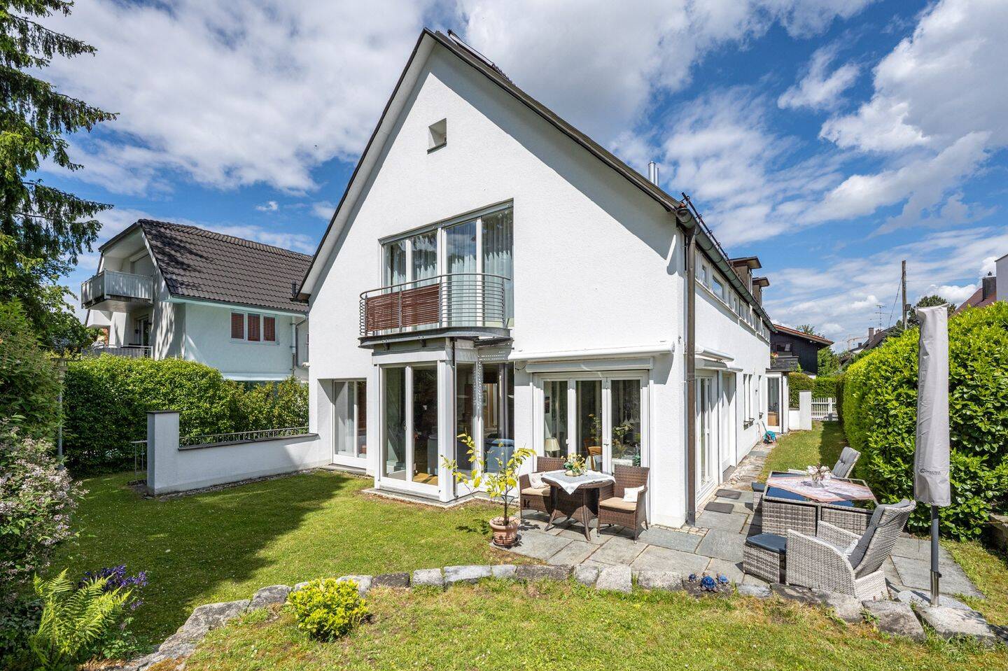 AIGNER – Gepflegtes Architektenhaus mit traumhaftem Garten in Aubing, 81243 München (Aubing-Lochhausen-Langwied Pasing-Obermenzing)