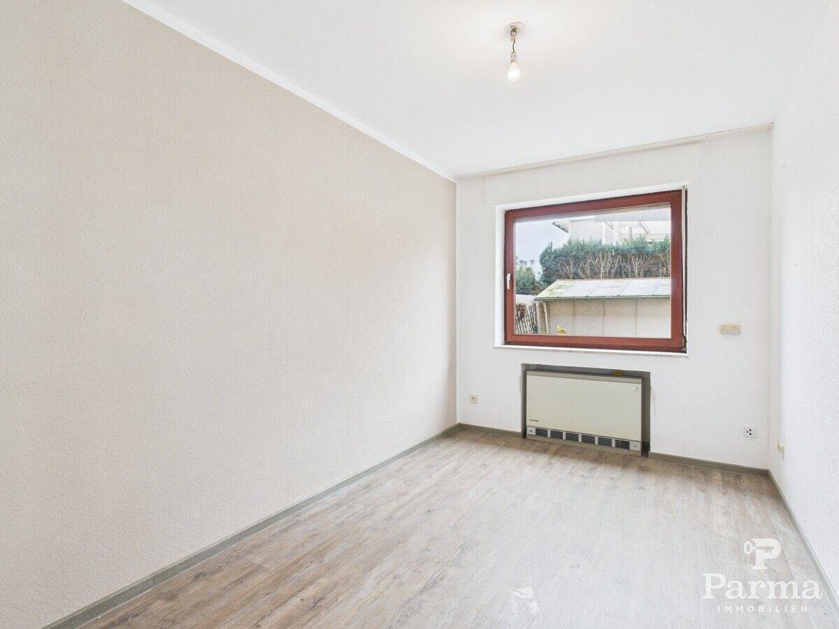 Geräumige 3-Zimmerwohnung in Hoven – Besichtigung nur mit Wohnberechtigungsschein !, 52353 Düren