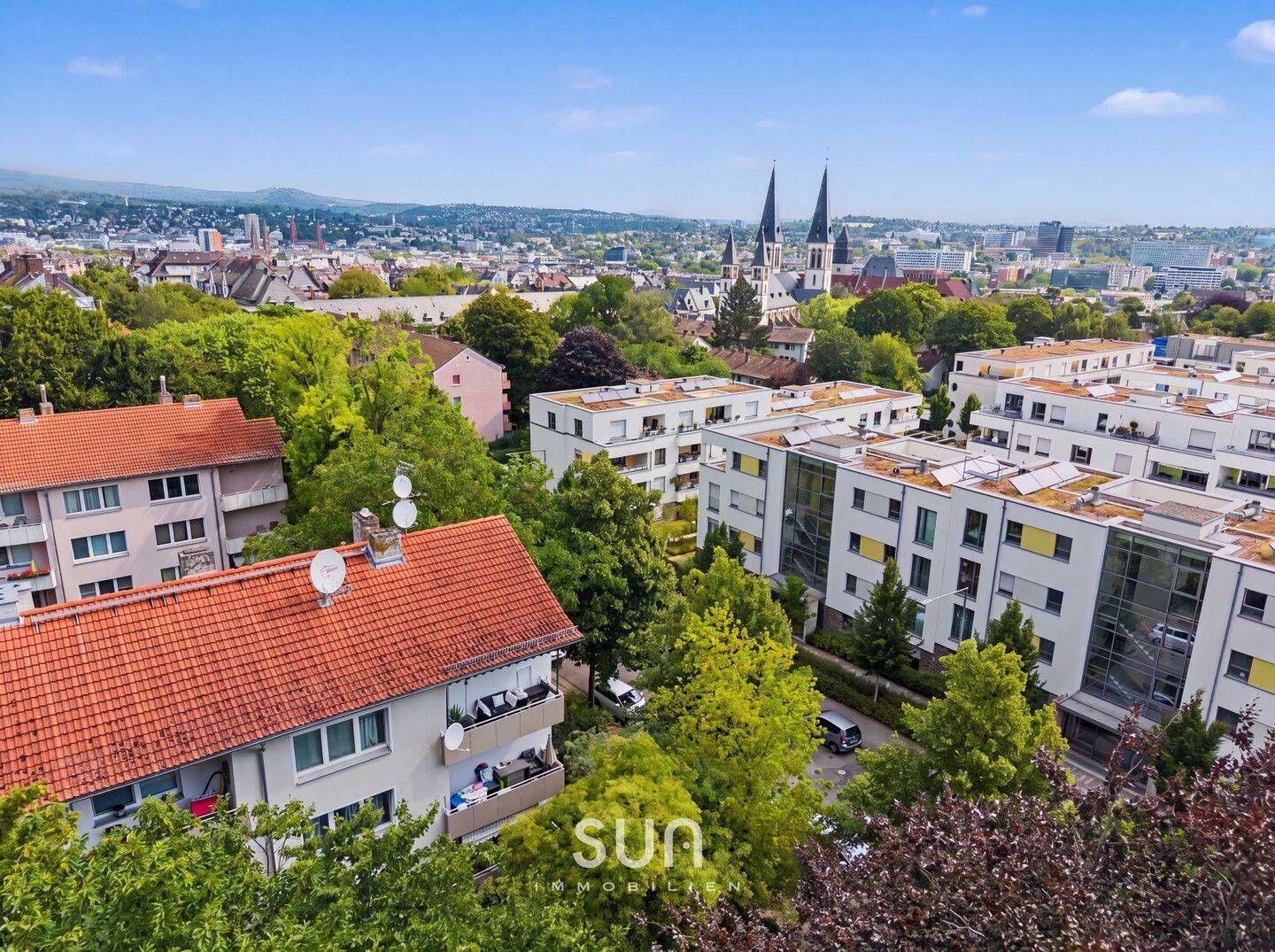 WO DICHTERTRÄUME AUF GARTENGLÜCK TREFFEN – modernisierte 3-Zi.-Wohnung mit Balkon im Dichterviertel, 65187 Wiesbaden (Biebrich Wiesbaden)