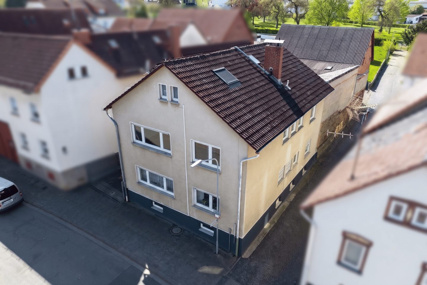 Solides Mehrfamilienhaus mit Nebengebäude und Scheune auf sonnigem Westgrundstück, 35625 Hüttenberg