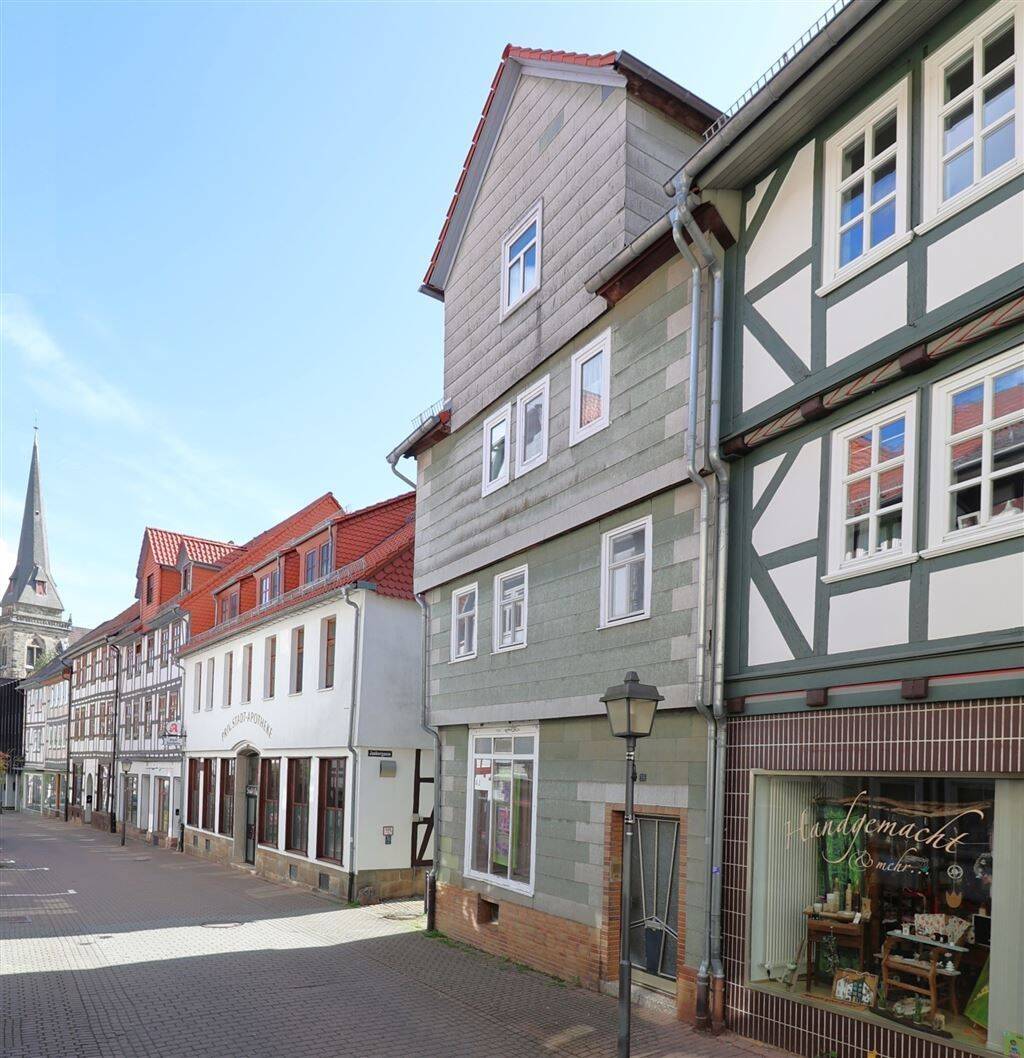 „Mehr als nur Fassade: Dieses Reihenendhaus überzeugt mit inneren Werten“, 37235 Hessisch Lichtenau