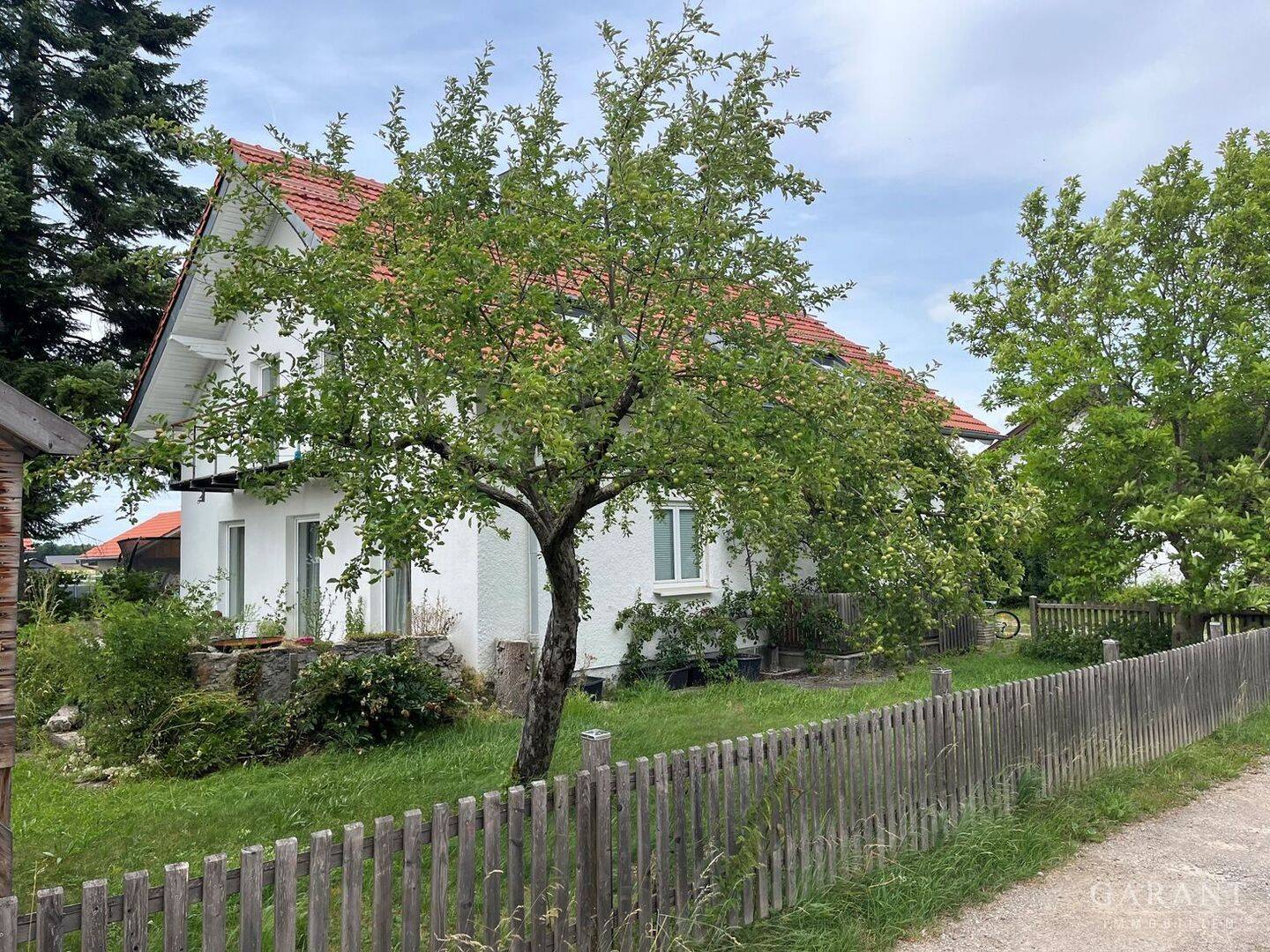 Charmantes Einfamilienhaus auf sonnigem ca. 488 qm Grundstück in begehrter Lage von Sauerlach, 82054 Sauerlach