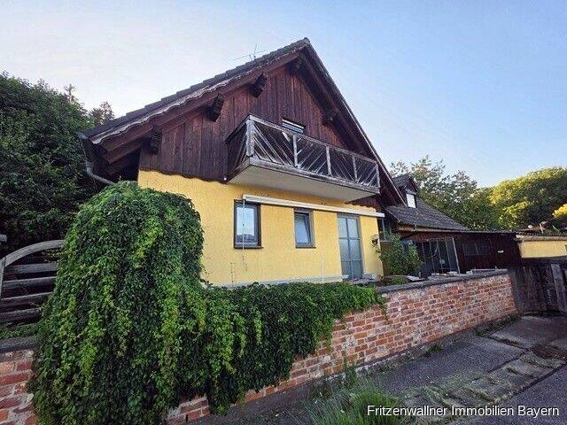 „Solides Familienhaus mit viel Platz – Garten, Doppelgarage & Vollunterkellerung“, 86850 Fischach