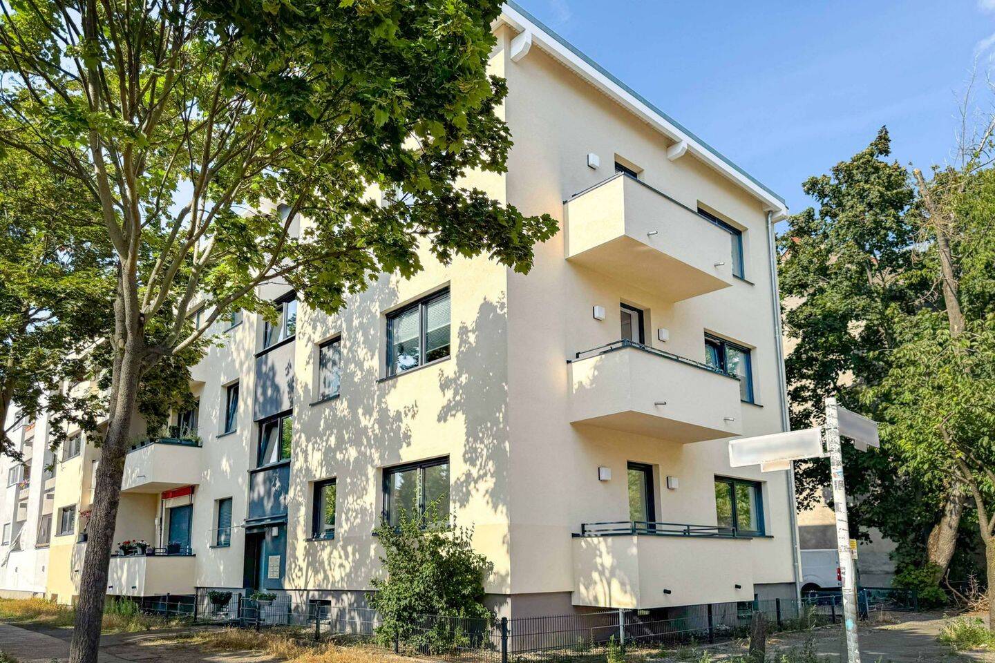 Erstbezug nach Kernsanierung – Lichtdurchflutete Wohnung mit Balkon & Wärmepumpe, 13409 Berlin (Reinickendorf Gesundbrunnen Wedding)