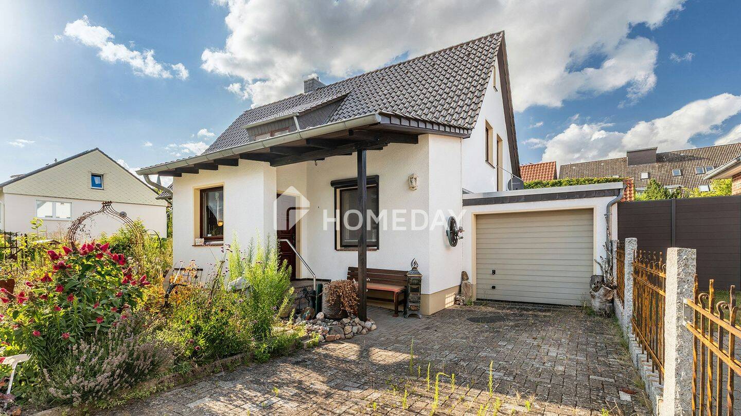 Gepflegtes EFH mit idyllischem Garten, Scheune, Garage und 483 m² Grundstück in Sarstedt, 31157 Sarstedt