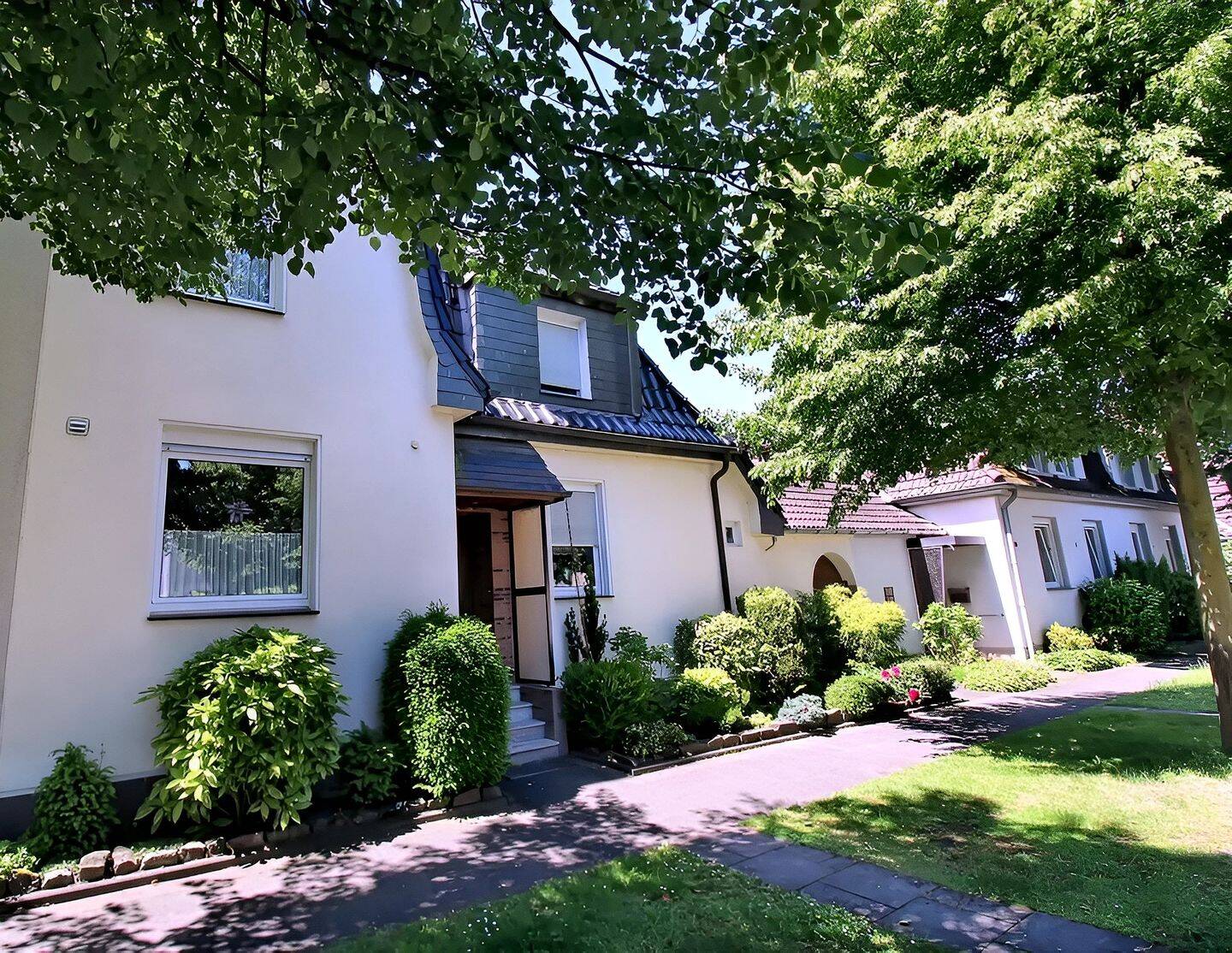 Doppelhaushälfte mit Charme und Traumgarten in ruhiger Lage von Marl-Hüls, 45772 Marl