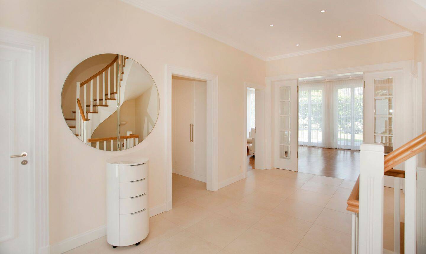 Weiße Siedlung – exklusive Villa in erster Rheinlage