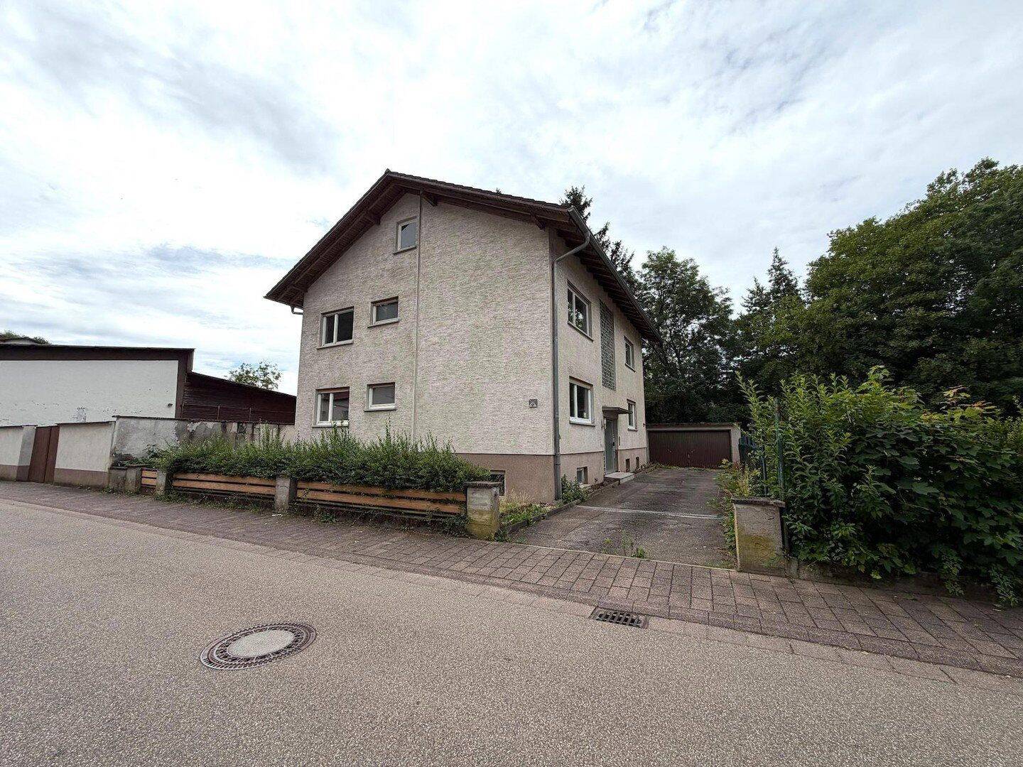 Großes, freistehendes 2-Familienhaus * in MÜHLHAUSEN, 69242 Mühlhausen