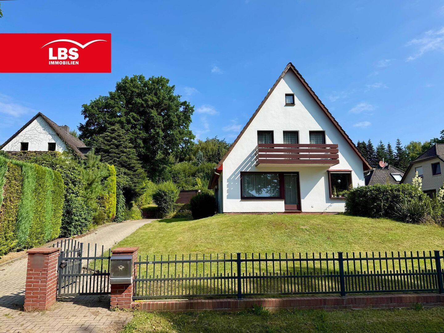 Zweifamilienhaus auf sonnigem Traumgrundstück in Rosengarten-Sottorf, 21224 Rosengarten