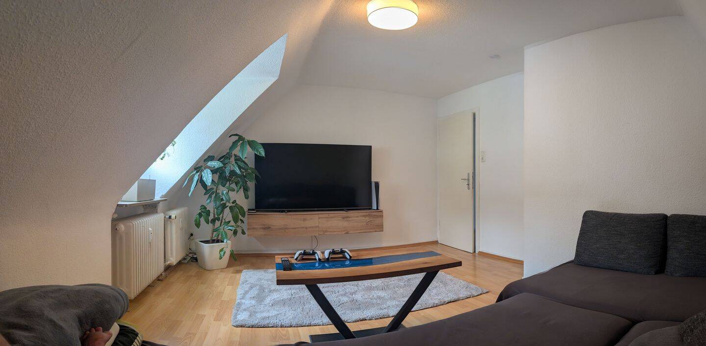 Gemütliche 4-Zimmer-Dachgeschosswohnung mit Gartenblick in Haan-Gruiten, 42781 Haan