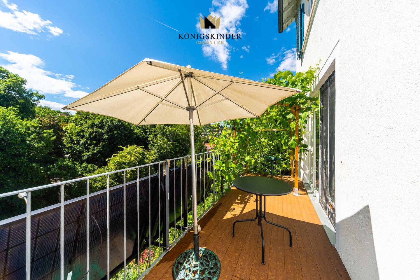 Kernsanierte Traumwohnung mit Terrasse, Garten und Waldrandlage in Stuttgart-Süd, 70199 Stuttgart (Süd)