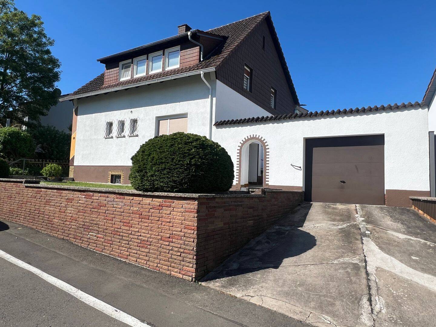Top-Gelegenheit! Gepflegtes Ein-Zweifamilienhaus mit schönem Garten in Meisenheim zu verkaufen., 55590 Meisenheim