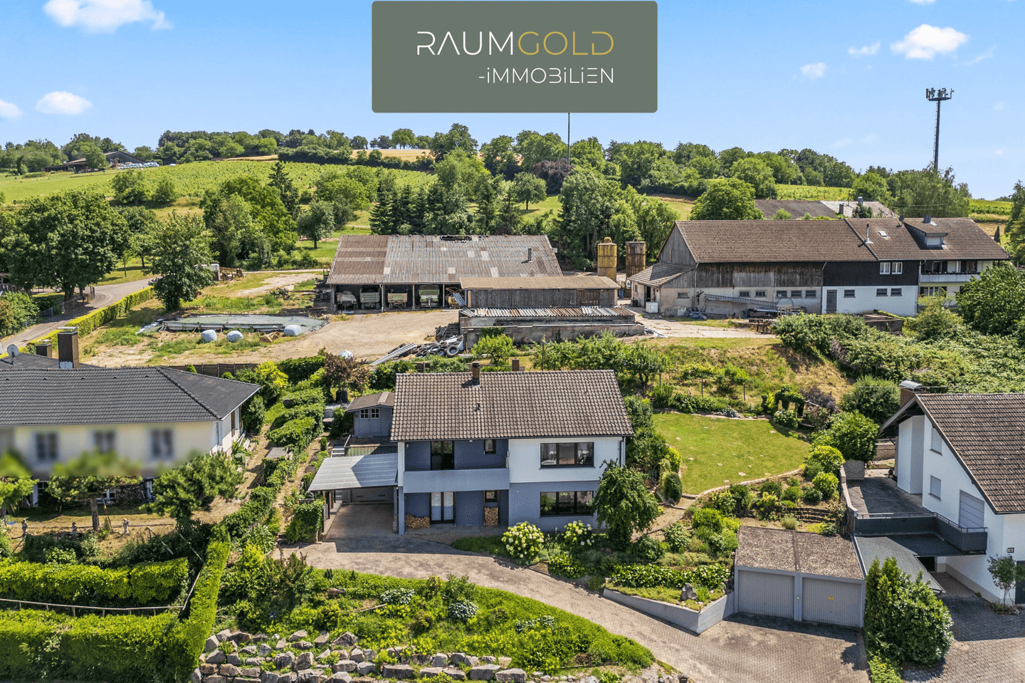 Charmantes Einfamilienhaus mit großem Grundstück und ruhiger Lage in Rheinweiler, 79415 Bad Bellingen