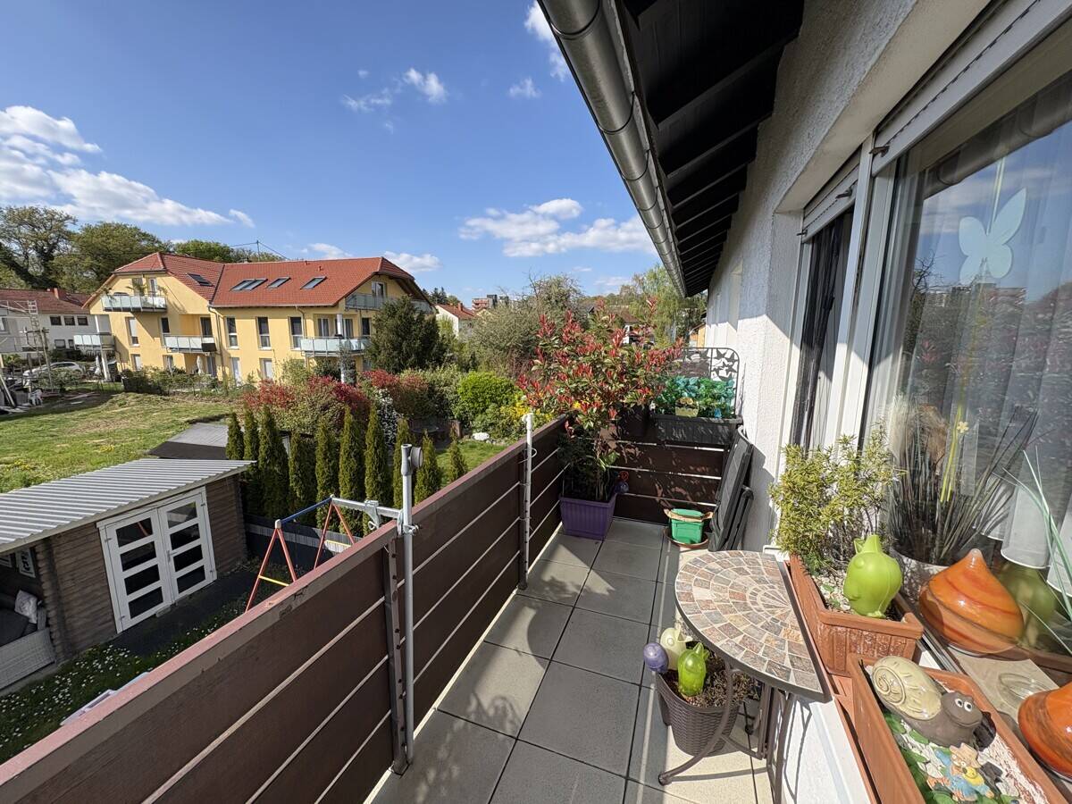 ”Schöne Aussichten” 3-Zimmer-Wohnung mit Balkon in Wiesbaden-Medenbach, 65207 Wiesbaden