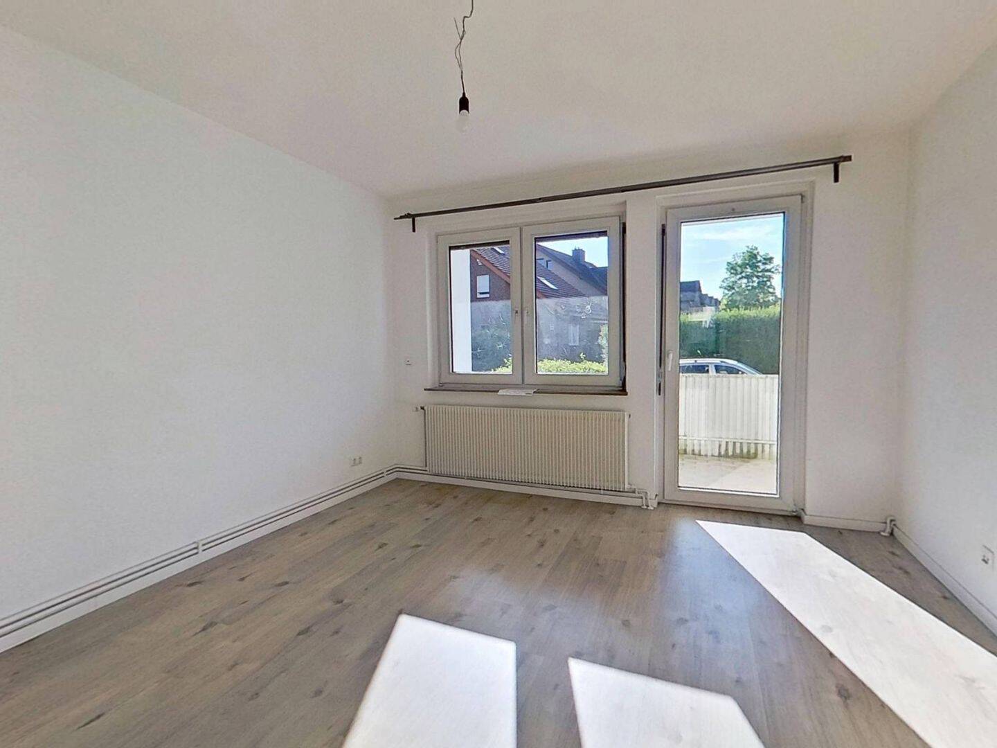 Große 2-Zimmer-Wohnung mit BALKON, modernem Wannenbad und viel Lichteinfall, 33649 Bielefeld (Brackwede Holtkamp Quelle Ummeln)