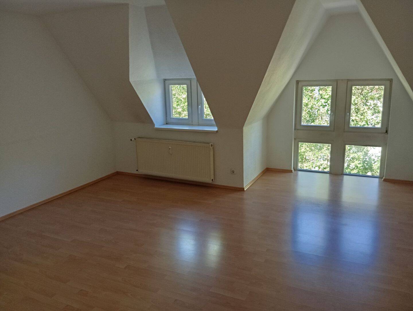 Charmante 3-Zimmer-Wohnung im Dachgeschoss mit Wohlfühlatmosphäre, 6618 Naumburg (Saale)